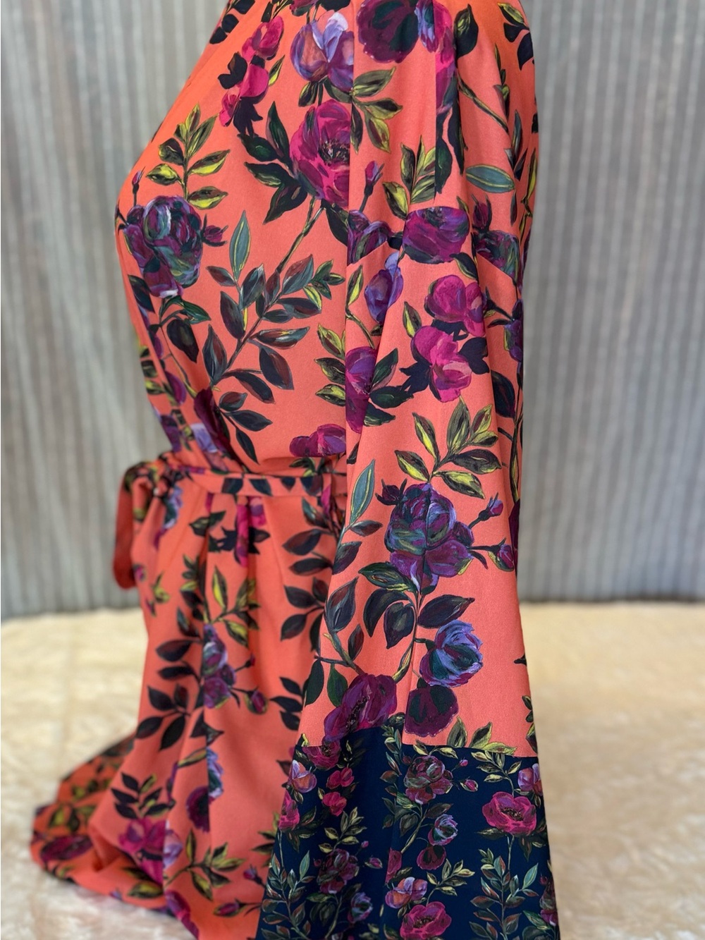 Cacique Coral Robe With Bell Sleeves in Size 14/16 D16 - Picture 8 of 12